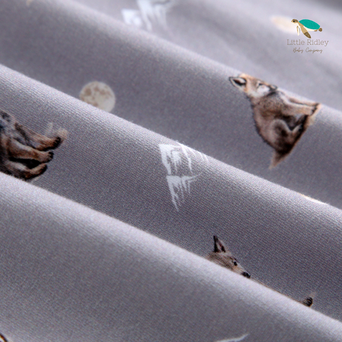 Crewneck Pullover in 'Little Grey Wolf'